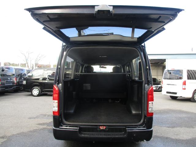 レジアスエースバン スーパーＧＬ　ダークプライム　４ＷＤディーゼルターボ　寒冷地仕様　ＬＥＤヘッドライト　プッシュスタート　ウッドコンビステアリング　リアエアコンリアヒーター　ＥＴＣ　フォグライト　電動格納ミラー（12枚目）