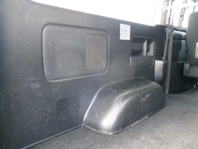 レジアスエースバン スーパーＧＬ　ダークプライム　４ＷＤディーゼルターボ　寒冷地仕様　ＬＥＤヘッドライト　プッシュスタート　ウッドコンビステアリング　リアエアコンリアヒーター　ＥＴＣ　フォグライト　電動格納ミラー（14枚目）