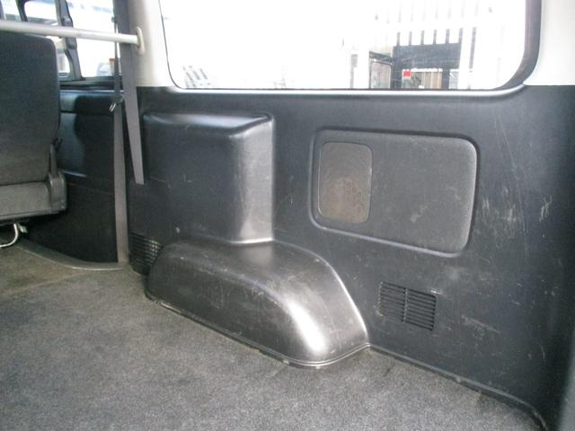 レジアスエースバン スーパーＧＬ　ダークプライム　４ＷＤディーゼルターボ　寒冷地仕様　ＬＥＤヘッドライト　プッシュスタート　ウッドコンビステアリング　リアエアコンリアヒーター　ＥＴＣ　フォグライト　電動格納ミラー（15枚目）