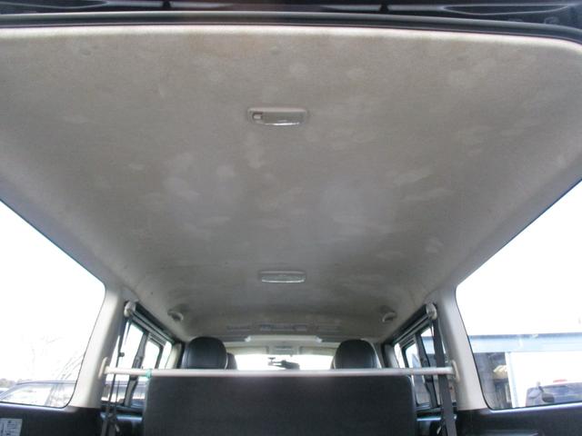 レジアスエースバン スーパーＧＬ　ダークプライム　４ＷＤディーゼルターボ　寒冷地仕様　ＬＥＤヘッドライト　プッシュスタート　ウッドコンビステアリング　リアエアコンリアヒーター　ＥＴＣ　フォグライト　電動格納ミラー（16枚目）