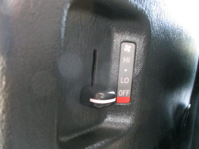 レジアスエースバン スーパーＧＬ　ダークプライム　４ＷＤディーゼルターボ　寒冷地仕様　ＬＥＤヘッドライト　プッシュスタート　ウッドコンビステアリング　リアエアコンリアヒーター　ＥＴＣ　フォグライト　電動格納ミラー（30枚目）