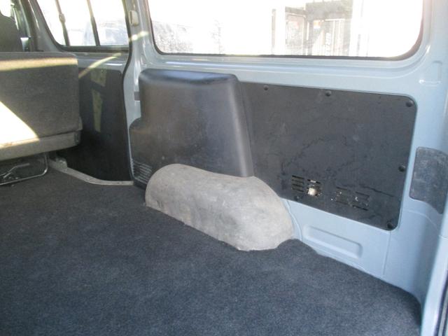 ハイエースバン ロングDX 4WDディーゼルターボ 全塗装済車 オリジナルカスタム仕様 フェイスチェンジ ラプター風塗装 リアヒーター 社外アルミ ホワイトレタータイヤ 社外ナビ バックカメラ ETC ドライブレコーダー(14枚目)