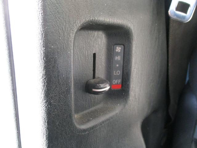 ハイエースバン ロングDX 4WDディーゼルターボ 全塗装済車 オリジナルカスタム仕様 フェイスチェンジ ラプター風塗装 リアヒーター 社外アルミ ホワイトレタータイヤ 社外ナビ バックカメラ ETC ドライブレコーダー(29枚目)