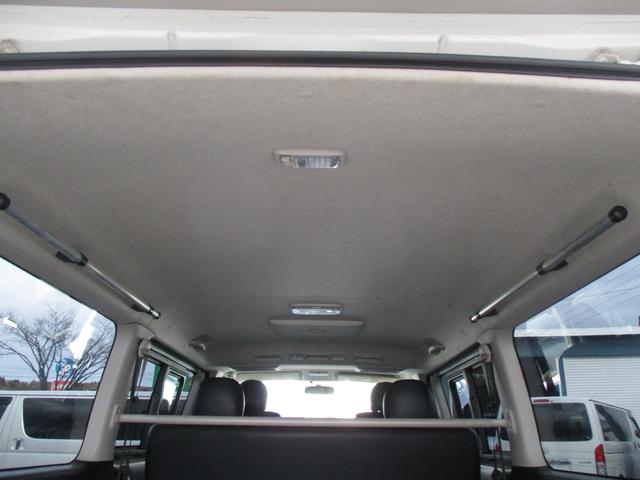 ハイエースバン ロングスーパーＧＬ　４ＷＤディーゼルターボ　ローダウン　プッシュスタート　ＬＥＤヘッドライト　フロントスポイラー　社外アルミ　ホワイトレタータイヤ　ナビ　バックカメラ　ＥＴＣ　ＡＣ１００Ｖコンセント（14枚目）