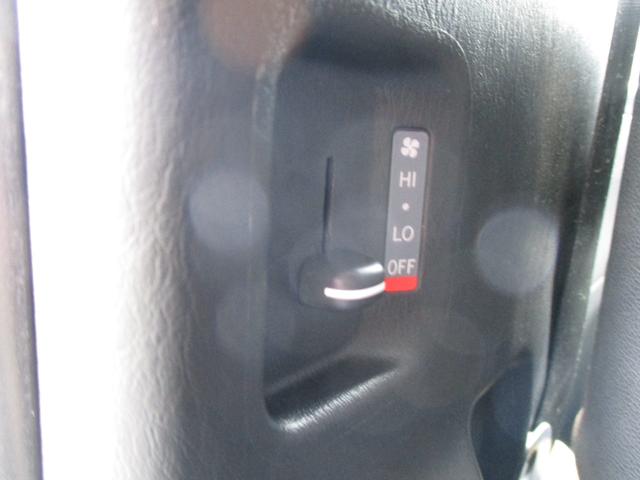 ハイエースバン ロングスーパーＧＬ　４ＷＤディーゼルターボ　ローダウン　プッシュスタート　ＬＥＤヘッドライト　フロントスポイラー　社外アルミ　ホワイトレタータイヤ　ナビ　バックカメラ　ＥＴＣ　ＡＣ１００Ｖコンセント（30枚目）