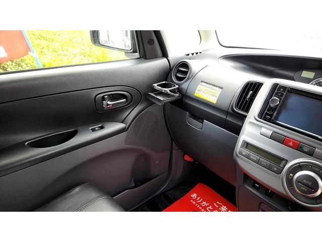 タント カスタムＸリミテッド　電動スライドドア　ＨＩＤ　スマートキー　電動格納ミラー　ベンチシート　ＣＶＴ　盗難防止システム　ＡＢＳ　ＣＤ　ＵＳＢ　アルミホイール　衝突安全ボディ　エアコン　パワーステアリング　パワーウィンドウ（6枚目）