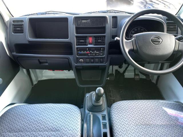 ＮＴ１００クリッパートラック ＤＸ　禁煙車　４ＷＤ　ＭＴ車　パワーステアリング　エアコン（2枚目）