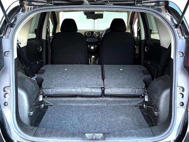 ノート ｅ－パワー　Ｘ　禁煙車　純正ナビ　全周囲カメラ　スマートキー　ＬＥＤヘッド　純正１４インチアルミ　オートライト　オートエアコン　Ｂｌｕｅｔｏｏｔｈ　ＣＤ　ＤＶＤ再生　フルセグ　盗難防止装置　プライバシーガラス（10枚目）