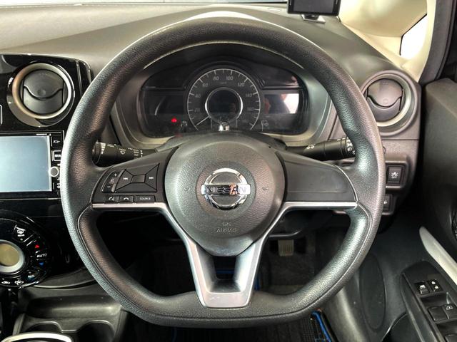 ノート ｅ－パワー　Ｘ　禁煙車　純正ナビ　全周囲カメラ　スマートキー　ＬＥＤヘッド　純正１４インチアルミ　オートライト　オートエアコン　Ｂｌｕｅｔｏｏｔｈ　ＣＤ　ＤＶＤ再生　フルセグ　盗難防止装置　プライバシーガラス（11枚目）
