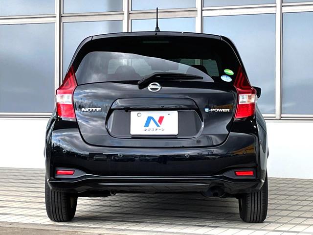 ノート ｅ－パワー　Ｘ　禁煙車　純正ナビ　全周囲カメラ　スマートキー　ＬＥＤヘッド　純正１４インチアルミ　オートライト　オートエアコン　Ｂｌｕｅｔｏｏｔｈ　ＣＤ　ＤＶＤ再生　フルセグ　盗難防止装置　プライバシーガラス（15枚目）