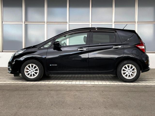 ノート ｅ－パワー　Ｘ　禁煙車　純正ナビ　全周囲カメラ　スマートキー　ＬＥＤヘッド　純正１４インチアルミ　オートライト　オートエアコン　Ｂｌｕｅｔｏｏｔｈ　ＣＤ　ＤＶＤ再生　フルセグ　盗難防止装置　プライバシーガラス（48枚目）