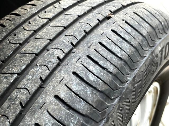 ノート ｅ－パワー　Ｘ　禁煙車　純正ナビ　全周囲カメラ　スマートキー　ＬＥＤヘッド　純正１４インチアルミ　オートライト　オートエアコン　Ｂｌｕｅｔｏｏｔｈ　ＣＤ　ＤＶＤ再生　フルセグ　盗難防止装置　プライバシーガラス（52枚目）