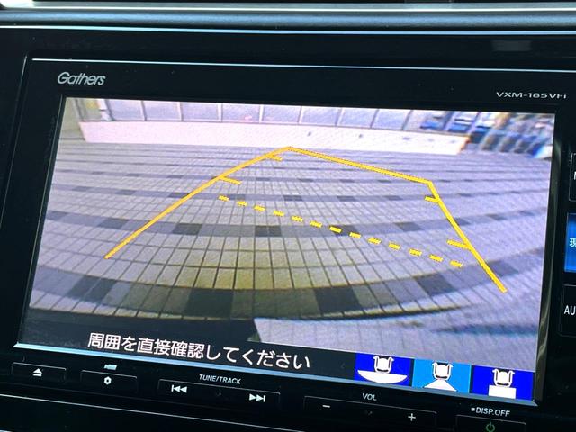 【バックカメラ】駐車時に後方がリアルタイム映像で確認できます。大型商業施設や立体駐車場での駐車時や、夜間のバック時に大活躍！運転スキルに関わらず、今や必須となった装備のひとつです！