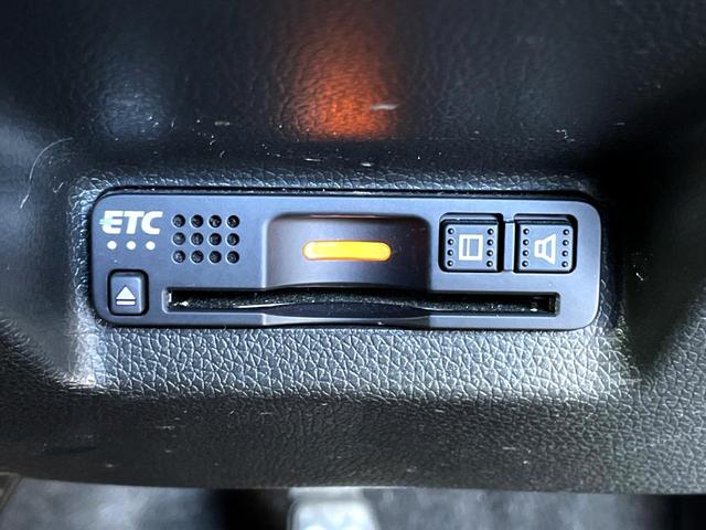 【ＥＴＣ】高速道路の料金所をストレスなく通過！話題のスポットやサービスエリアに多い「スマートＩＣ」利用時は必須のアイテムです。当店でセットアップを実施、ご納車当日からすぐにご利用いただけます！