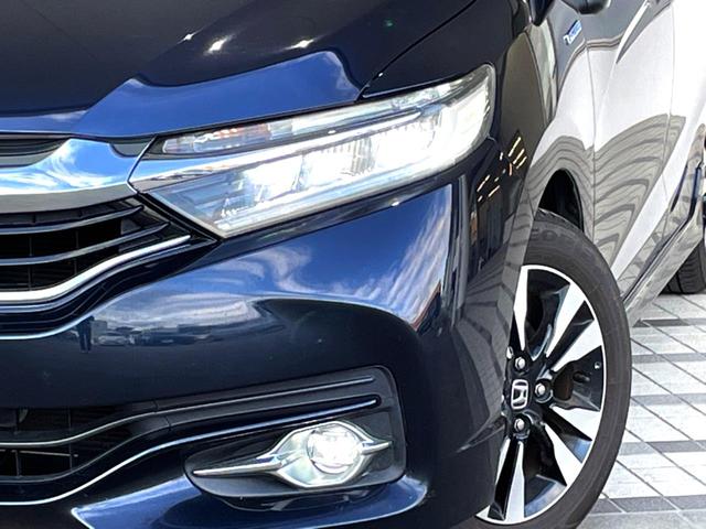 【ＬＥＤヘッドライト】悪天候や夜間走行時も良好な視界を確保し安心して運転できる高輝度ＬＥＤヘッドライトを装備！点灯速度が早く、消費電力も抑えられています。