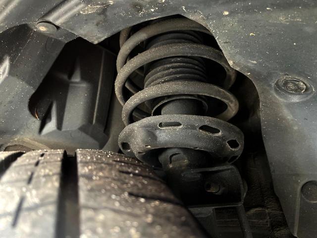 お車を安心してお乗りいただく為には、足回りの定期点検が欠かせません。サービスサポート（有償保証）では無料点検もご提供しており、安心のカーライフをお過ごしいただけるサポート体制が整っています。