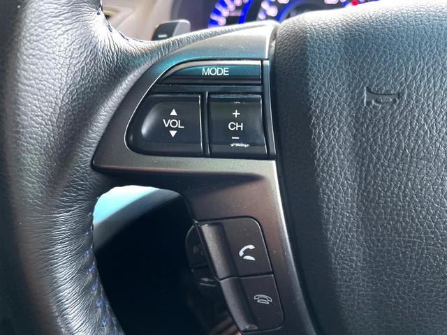 オデッセイ アブソルート 禁煙車 4WD 純正HDDナビ バックカメラ HIDヘッド クルコン 純正17インチアルミ オートライト オートエアコン CD DVD再生 フルセグ プライバシーガラス(9枚目)