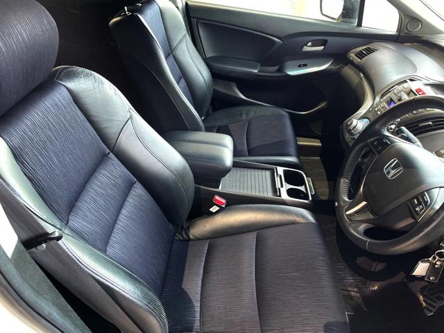 オデッセイ アブソルート 禁煙車 4WD 純正HDDナビ バックカメラ HIDヘッド クルコン 純正17インチアルミ オートライト オートエアコン CD DVD再生 フルセグ プライバシーガラス(11枚目)