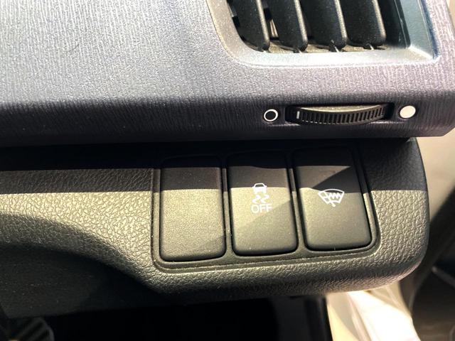 オデッセイ アブソルート 禁煙車 4WD 純正HDDナビ バックカメラ HIDヘッド クルコン 純正17インチアルミ オートライト オートエアコン CD DVD再生 フルセグ プライバシーガラス(14枚目)