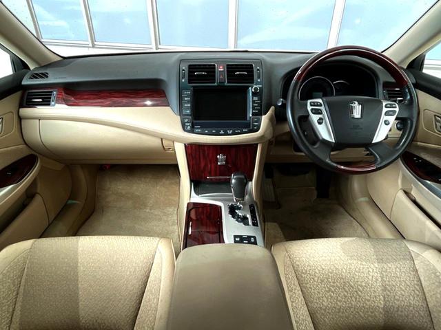 クラウン ロイヤルサルーン サンルーフ 純正SDナビ バックカメラ HIDヘッド ビルトインETC クルコン 純正16インチアルミ オートエアコン CD DVD再生 HIDフォグ プライバシーガラス 盗難防止装置(2枚目)