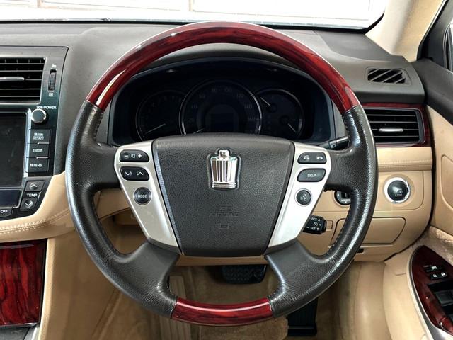 クラウン ロイヤルサルーン サンルーフ 純正SDナビ バックカメラ HIDヘッド ビルトインETC クルコン 純正16インチアルミ オートエアコン CD DVD再生 HIDフォグ プライバシーガラス 盗難防止装置(11枚目)