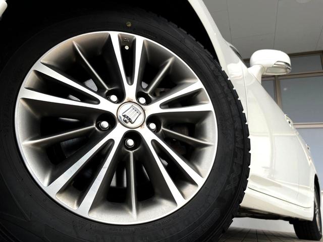 クラウン ロイヤルサルーン サンルーフ 純正SDナビ バックカメラ HIDヘッド ビルトインETC クルコン 純正16インチアルミ オートエアコン CD DVD再生 HIDフォグ プライバシーガラス 盗難防止装置(13枚目)