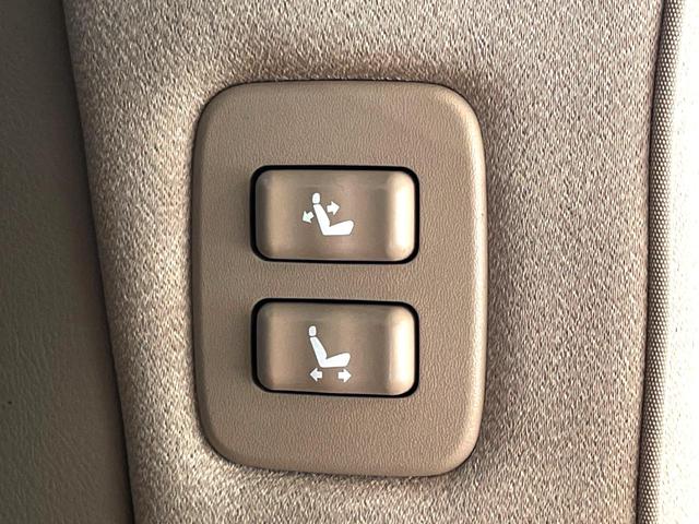 クラウン ロイヤルサルーン サンルーフ 純正SDナビ バックカメラ HIDヘッド ビルトインETC クルコン 純正16インチアルミ オートエアコン CD DVD再生 HIDフォグ プライバシーガラス 盗難防止装置(31枚目)