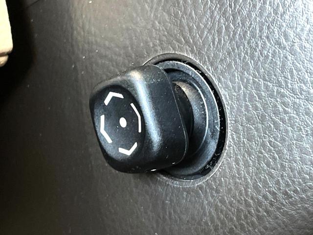 クラウン ロイヤルサルーン サンルーフ 純正SDナビ バックカメラ HIDヘッド ビルトインETC クルコン 純正16インチアルミ オートエアコン CD DVD再生 HIDフォグ プライバシーガラス 盗難防止装置(33枚目)