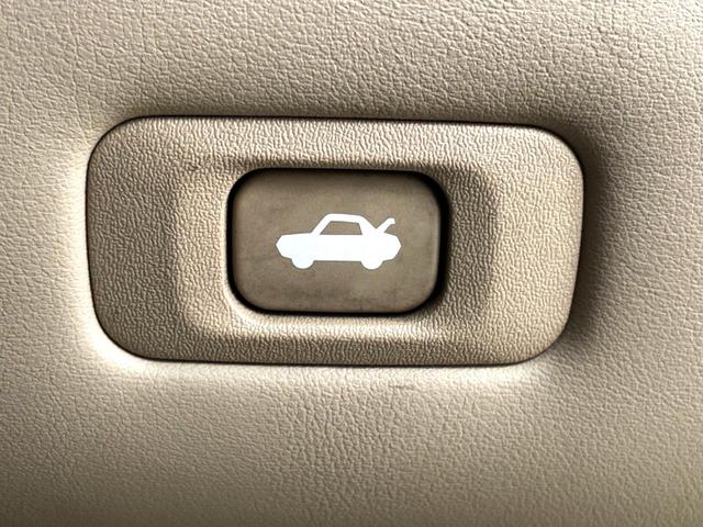 クラウン ロイヤルサルーン サンルーフ 純正SDナビ バックカメラ HIDヘッド ビルトインETC クルコン 純正16インチアルミ オートエアコン CD DVD再生 HIDフォグ プライバシーガラス 盗難防止装置(39枚目)