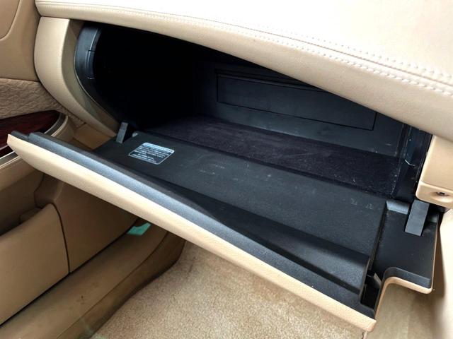 クラウン ロイヤルサルーン サンルーフ 純正SDナビ バックカメラ HIDヘッド ビルトインETC クルコン 純正16インチアルミ オートエアコン CD DVD再生 HIDフォグ プライバシーガラス 盗難防止装置(42枚目)