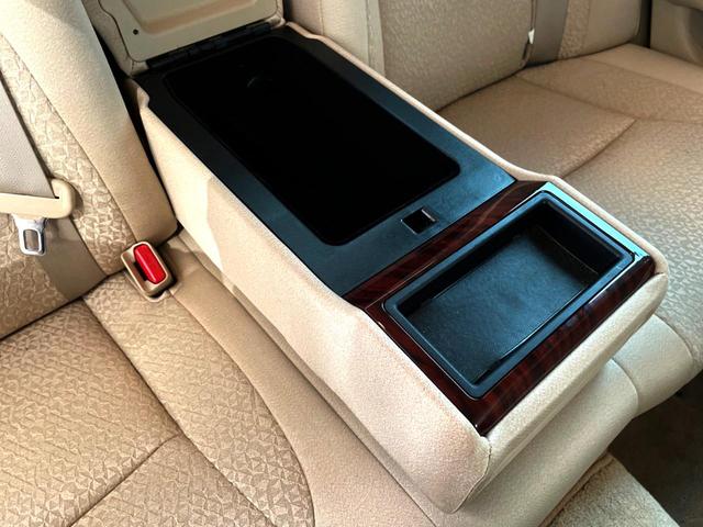 クラウン ロイヤルサルーン サンルーフ 純正SDナビ バックカメラ HIDヘッド ビルトインETC クルコン 純正16インチアルミ オートエアコン CD DVD再生 HIDフォグ プライバシーガラス 盗難防止装置(44枚目)