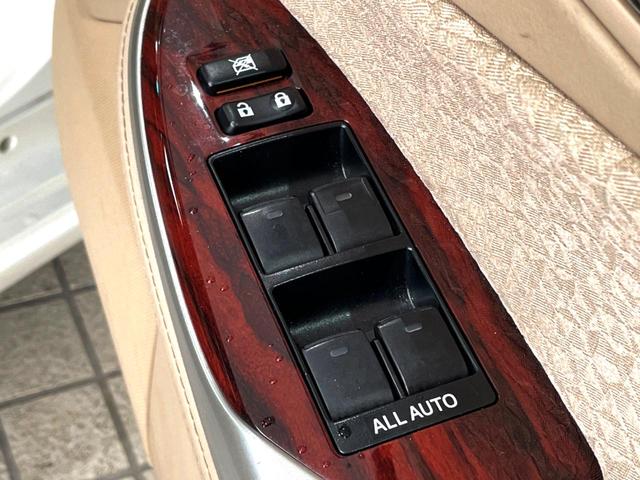 クラウン ロイヤルサルーン サンルーフ 純正SDナビ バックカメラ HIDヘッド ビルトインETC クルコン 純正16インチアルミ オートエアコン CD DVD再生 HIDフォグ プライバシーガラス 盗難防止装置(47枚目)