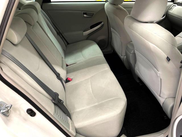 プリウス S 禁煙車 SDナビ 寒冷地仕様 スマートキー HIDヘッド ビルトインETC オートエアコン Bluetooth CD DVD再生 地デジ 盗難防止装置(6枚目)