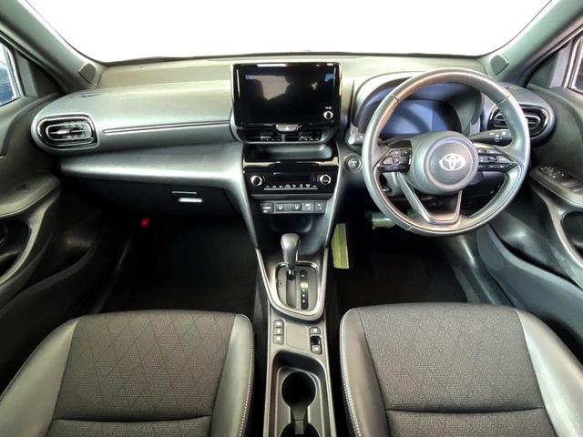 ヤリスクロス ハイブリッドＺ　禁煙車　全周囲カメラ　衝突被害軽減システム　レーダークルーズ　ハーフレザーシート　パワーシート　ドラレコ　スマートキー　ＬＥＤヘッド　ナビ連動ＥＴＣ　純正１８インチアルミ　車線逸脱警報　オートライト（2枚目）