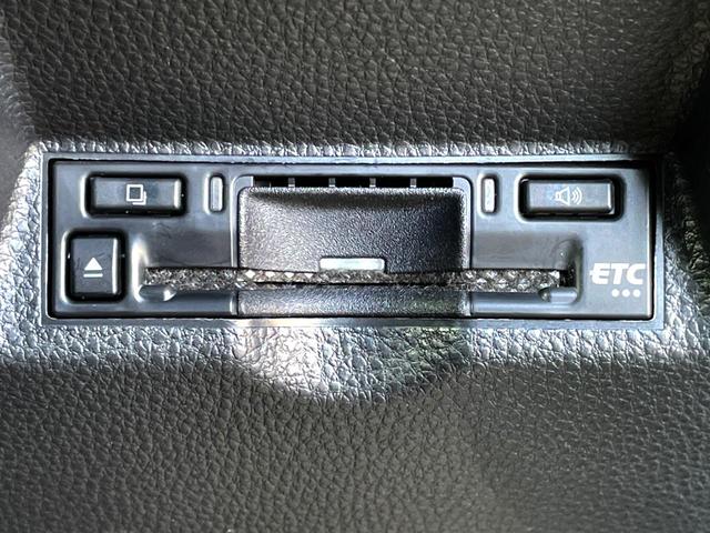 ヤリスクロス ハイブリッドＺ　禁煙車　全周囲カメラ　衝突被害軽減システム　レーダークルーズ　ハーフレザーシート　パワーシート　ドラレコ　スマートキー　ＬＥＤヘッド　ナビ連動ＥＴＣ　純正１８インチアルミ　車線逸脱警報　オートライト（8枚目）