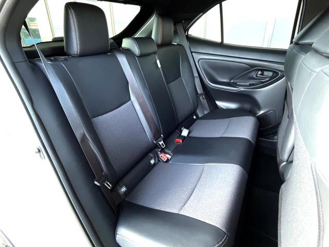 ヤリスクロス ハイブリッドＺ　禁煙車　全周囲カメラ　衝突被害軽減システム　レーダークルーズ　ハーフレザーシート　パワーシート　ドラレコ　スマートキー　ＬＥＤヘッド　ナビ連動ＥＴＣ　純正１８インチアルミ　車線逸脱警報　オートライト（11枚目）