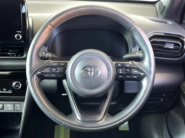 ヤリスクロス ハイブリッドＺ　禁煙車　全周囲カメラ　衝突被害軽減システム　レーダークルーズ　ハーフレザーシート　パワーシート　ドラレコ　スマートキー　ＬＥＤヘッド　ナビ連動ＥＴＣ　純正１８インチアルミ　車線逸脱警報　オートライト（13枚目）