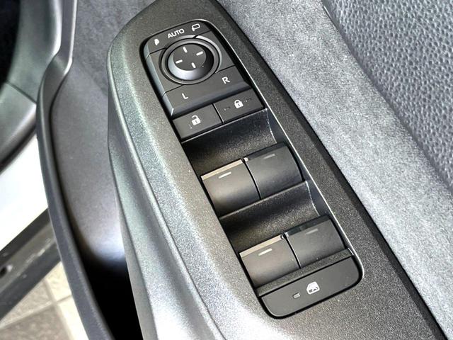 ヤリスクロス ハイブリッドＺ　禁煙車　全周囲カメラ　衝突被害軽減システム　レーダークルーズ　ハーフレザーシート　パワーシート　ドラレコ　スマートキー　ＬＥＤヘッド　ナビ連動ＥＴＣ　純正１８インチアルミ　車線逸脱警報　オートライト（42枚目）