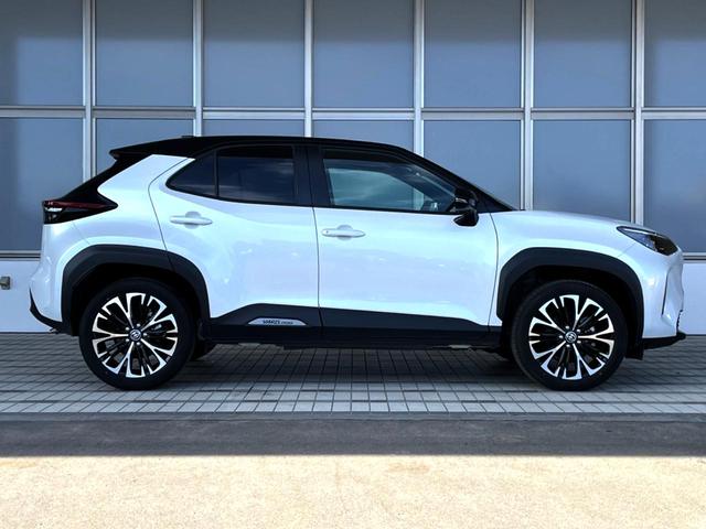 ヤリスクロス ハイブリッドＺ　禁煙車　全周囲カメラ　衝突被害軽減システム　レーダークルーズ　ハーフレザーシート　パワーシート　ドラレコ　スマートキー　ＬＥＤヘッド　ナビ連動ＥＴＣ　純正１８インチアルミ　車線逸脱警報　オートライト（51枚目）