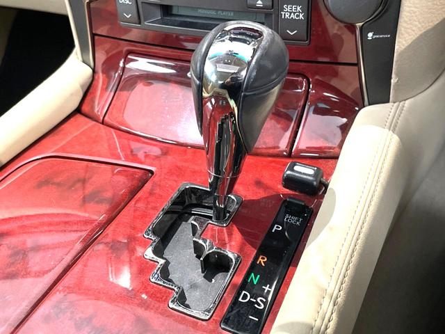 ＬＳ ＬＳ４６０　バージョンＳ　禁煙車　純正ＨＤＤナビ　バックカメラ　レーダークルーズ　レザーシート　前席シートエアコン　コーナーセンサー　スマートキー　ＨＩＤヘッド　ビルトインＥＴＣ　オートライト　デュアルエアコン　ＣＤ（24枚目）