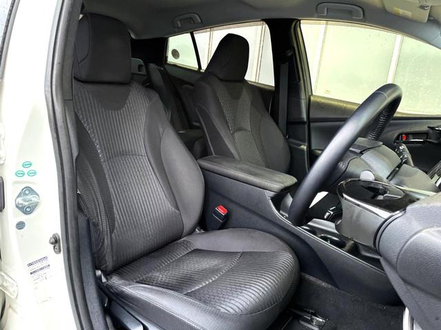 プリウス Ｓ　禁煙車　純正ＳＤナビ　バックカメラ　レーダークルーズ　ドラレコ　ＬＥＤヘッド　ビルトインＥＴＣ　純正１５インチアルミ　オートハイビーム　オートライト　オートエアコン　Ｂｌｕｅｔｏｏｔｈ　ＣＤ（8枚目）