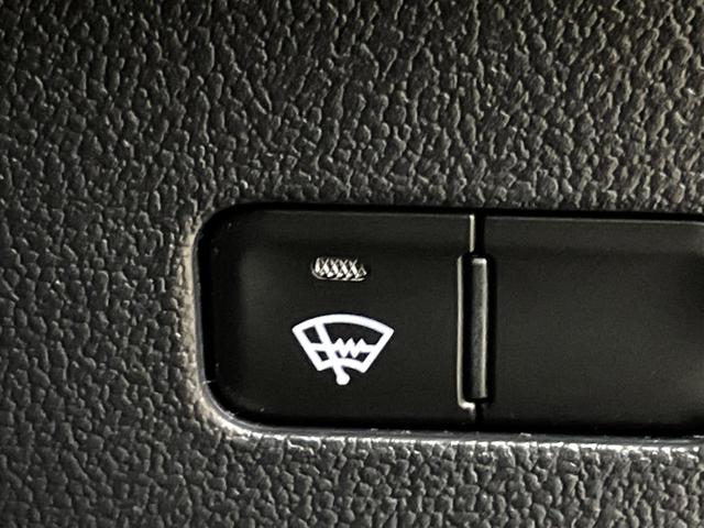 プリウス Ｓ　禁煙車　純正ＳＤナビ　バックカメラ　レーダークルーズ　ドラレコ　ＬＥＤヘッド　ビルトインＥＴＣ　純正１５インチアルミ　オートハイビーム　オートライト　オートエアコン　Ｂｌｕｅｔｏｏｔｈ　ＣＤ（30枚目）