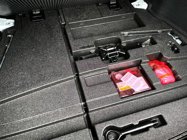 プリウス Ｓ　禁煙車　純正ＳＤナビ　バックカメラ　レーダークルーズ　ドラレコ　ＬＥＤヘッド　ビルトインＥＴＣ　純正１５インチアルミ　オートハイビーム　オートライト　オートエアコン　Ｂｌｕｅｔｏｏｔｈ　ＣＤ（46枚目）