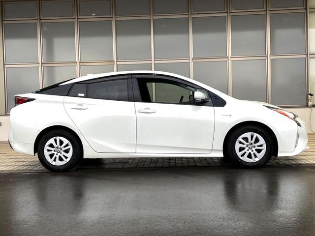 プリウス Ｓ　禁煙車　純正ＳＤナビ　バックカメラ　レーダークルーズ　ドラレコ　ＬＥＤヘッド　ビルトインＥＴＣ　純正１５インチアルミ　オートハイビーム　オートライト　オートエアコン　Ｂｌｕｅｔｏｏｔｈ　ＣＤ（50枚目）