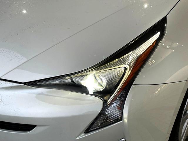 プリウス Ｓ　禁煙車　純正ＳＤナビ　バックカメラ　レーダークルーズ　ドラレコ　ＬＥＤヘッド　ビルトインＥＴＣ　純正１５インチアルミ　オートハイビーム　オートライト　オートエアコン　Ｂｌｕｅｔｏｏｔｈ　ＣＤ（52枚目）