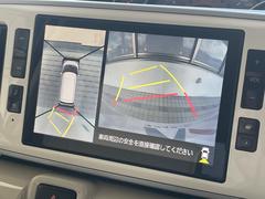 【パノラマモニター】専用のカメラにより、上から見下ろしたような視点で３６０度クルマの周囲を確認することができます☆死角部分も確認しやすく、狭い場所での切り返しや駐車もスムーズに行えます。 6