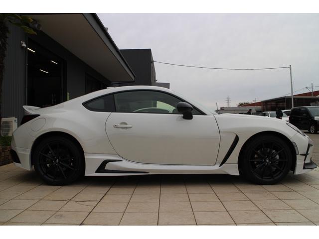 ＧＲ８６ ＲＺ　空力パッケージ　ＧＲエアロ・スポーツマフラー・トランクスポイラー・カナード・エアロスタビライジングカバー　純正フルセグ９インチナビ　バックカメラ　純正ドラレコ　ＥＴＣ２．０　ＨＤＭＩ　ＴＶキット（4枚目）