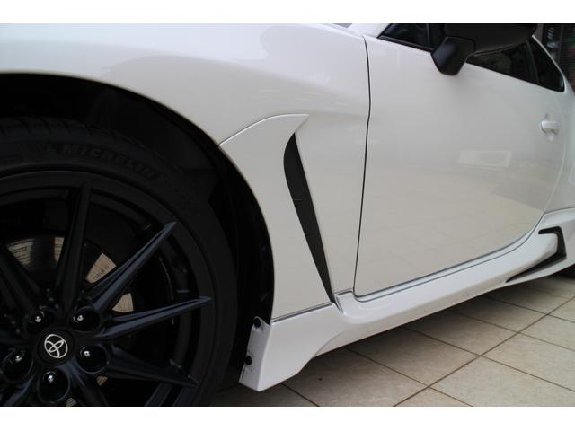 ＧＲ８６ ＲＺ　空力パッケージ　ＧＲエアロ・スポーツマフラー・トランクスポイラー・カナード・エアロスタビライジングカバー　純正フルセグ９インチナビ　バックカメラ　純正ドラレコ　ＥＴＣ２．０　ＨＤＭＩ　ＴＶキット（22枚目）