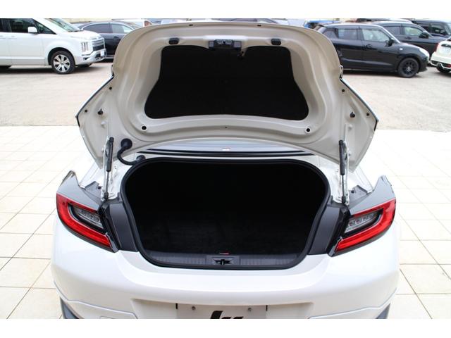 ＧＲ８６ ＲＺ　空力パッケージ　ＧＲエアロ・スポーツマフラー・トランクスポイラー・カナード・エアロスタビライジングカバー　純正フルセグ９インチナビ　バックカメラ　純正ドラレコ　ＥＴＣ２．０　ＨＤＭＩ　ＴＶキット（27枚目）