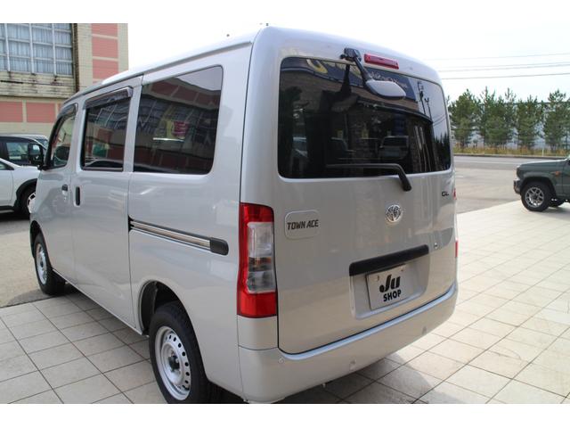 タウンエースバン GL 4WD スマートアシスト 寒冷地仕様 センターデフロック LEDヘッドライト リヤフォグ クリアランスソナー アイドリングストップ オートマチックハイビーム フロアマット ドアバイザー(22枚目)